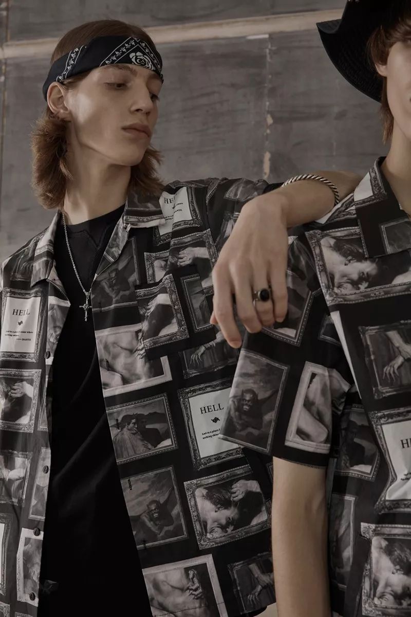 > 正文  (复制口令,粘贴到淘宝即可) 咋一看是一件很有社会气息的衬衫