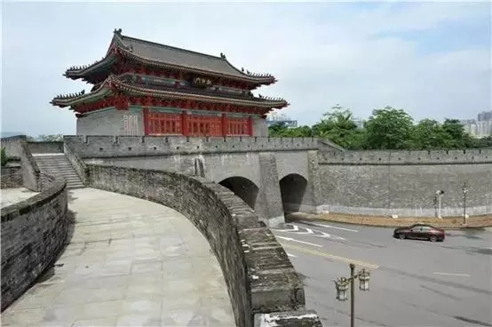 古城墙,泗州塔,水东街……行走在惠州,各种文化遗存如珍珠般散落,岭东