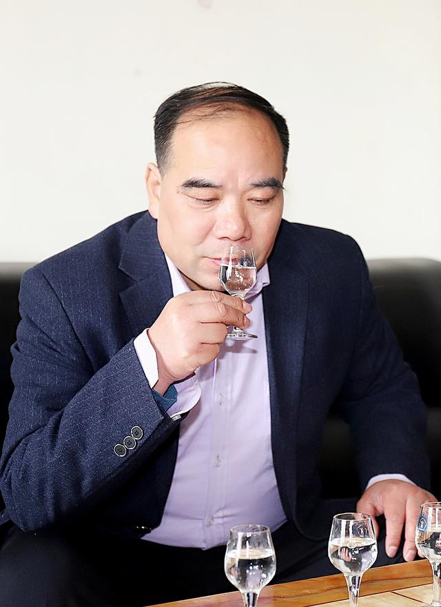 酱酒正谈|著名酿酒大师张金修告诉你:勾兑的白酒一定是差酒吗?