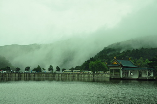 廬山的煙雨,浙江的大潮很值得一看,如果看不到那真是人生的一大遺憾