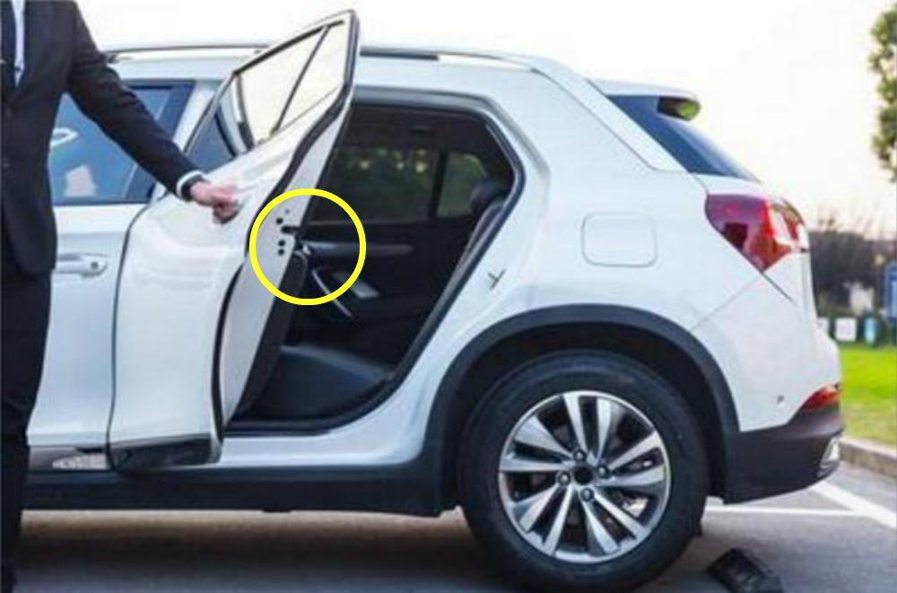 别再用力关车门了后果好可怕请转给那些用力关车门的人看看