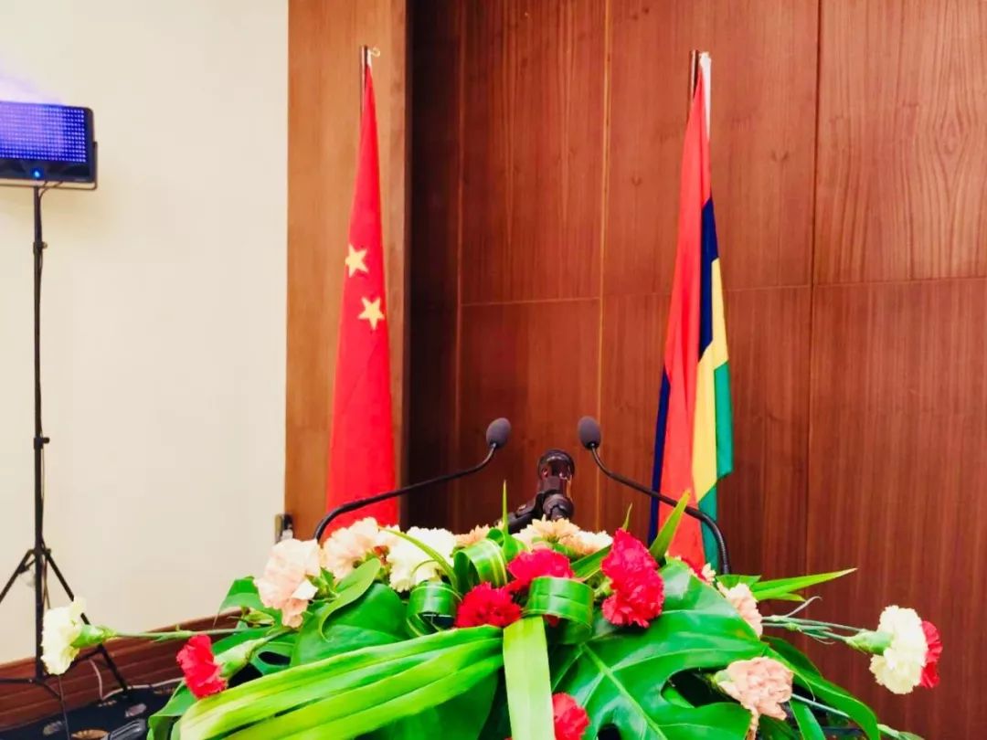 这是领导人致辞处(央视记者荆伟拍摄)