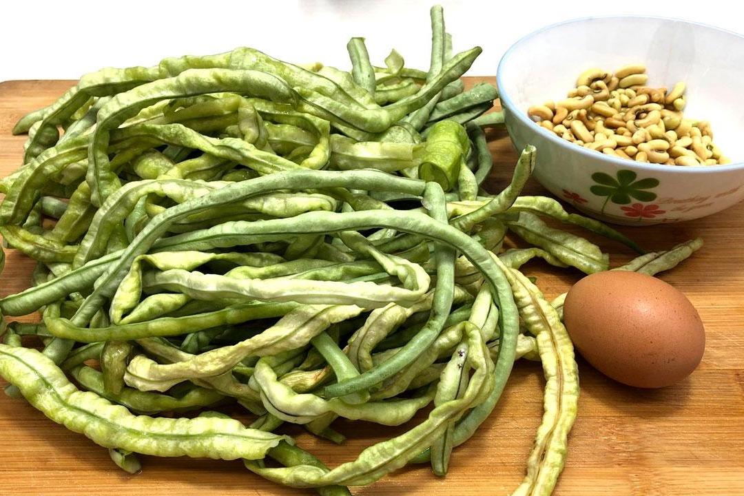 老豆角最新颖的做法,搅一搅,拌一拌,做多少吃多少,做法超简单