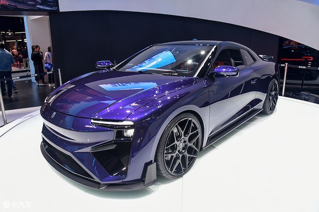 quattro 之父"之称,现任爱驰汽车首席产品官的roland gumpert 亲手