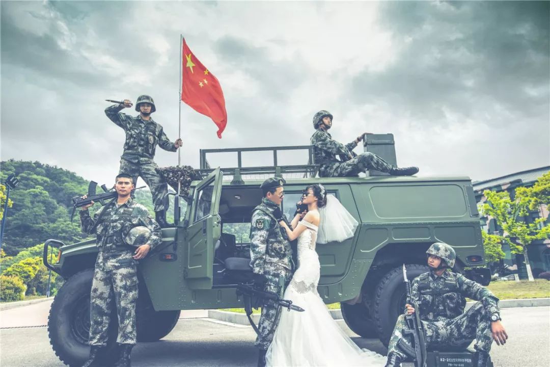 建军节军旅定制婚纱免费送!这样的军恋照片能不走心吗