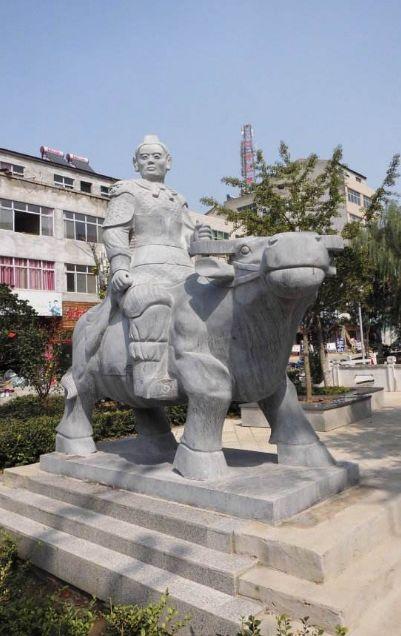 今湖北枣阳吴店镇舂陵村刘秀骑牛塑像