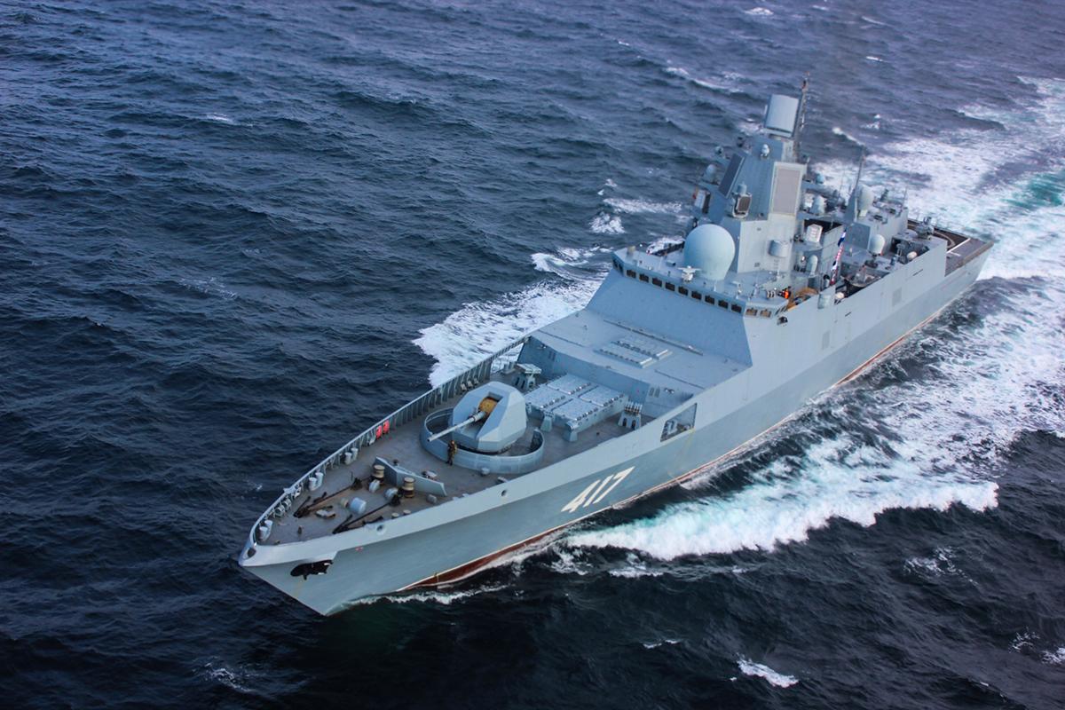俄军款待中国海军司令现超囧画面,军港竟无一艘新战舰