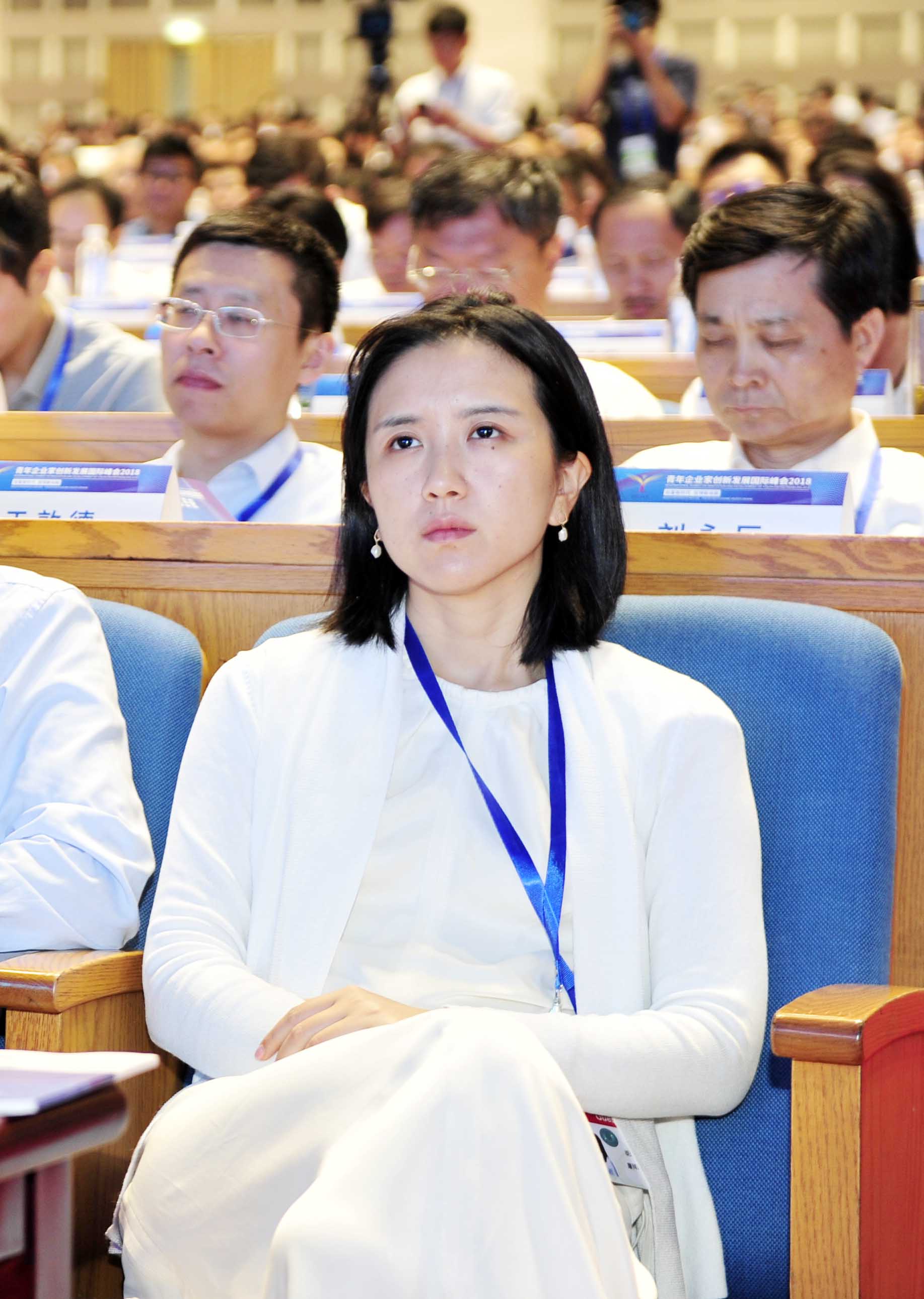 摩拜单车创始人胡玮炜作为当下屈指可数的热点ip人物他们在山东都说