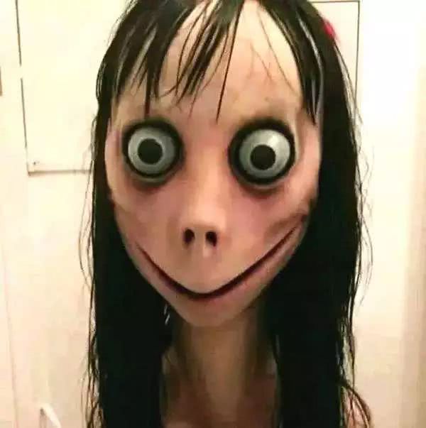恐怖女孩momo的全身图片