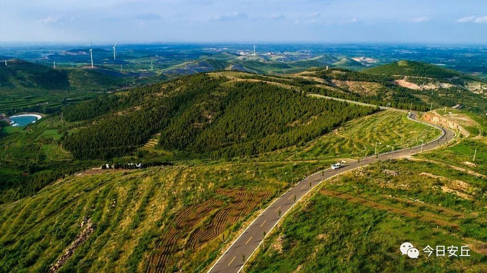 安丘西南山区新修一条"天路,蜿蜒盘旋群山间