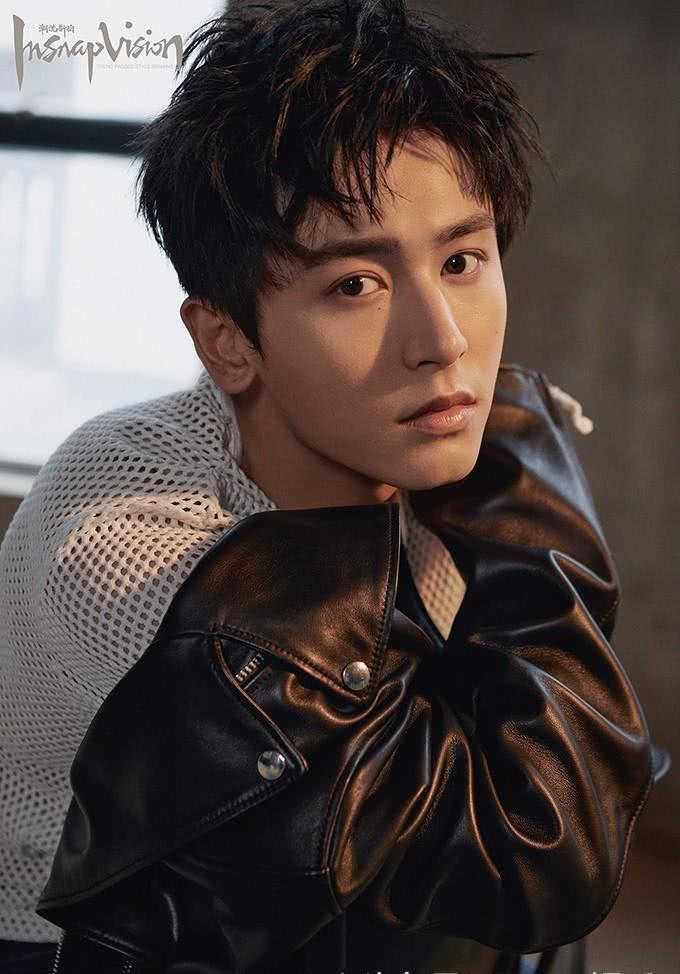 邓紫棋自曝小腹胀气会少穿紧身裙但决不放弃皮裤