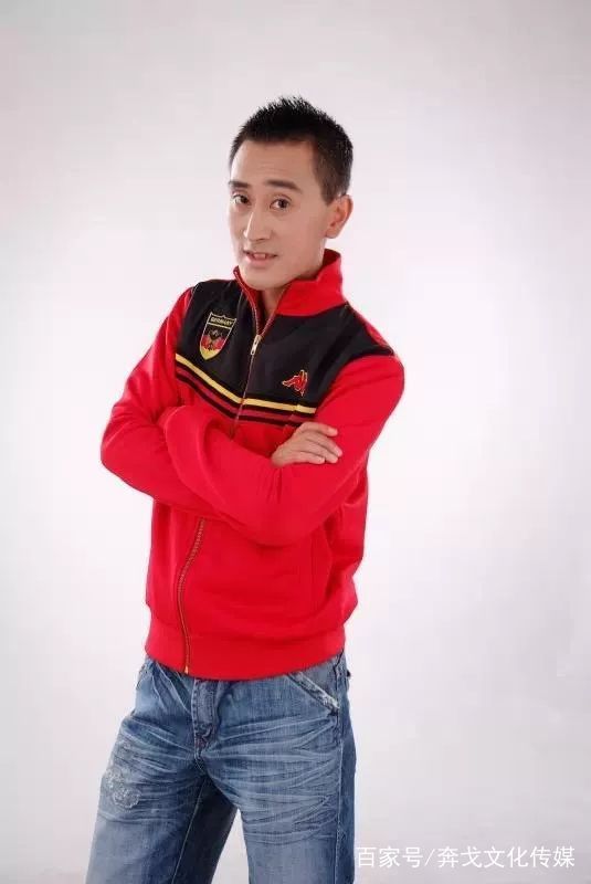 查看更多高清图片重庆电视台著名主持人林菲儿,麻辣明星"干豇豆" 将带