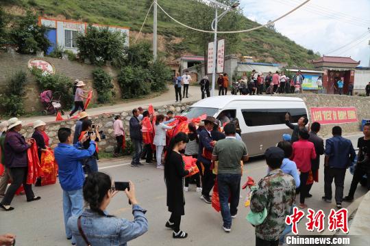 社会万象 正文 位于西宁市湟中县拦隆口镇西南部的卡阳村,是距离