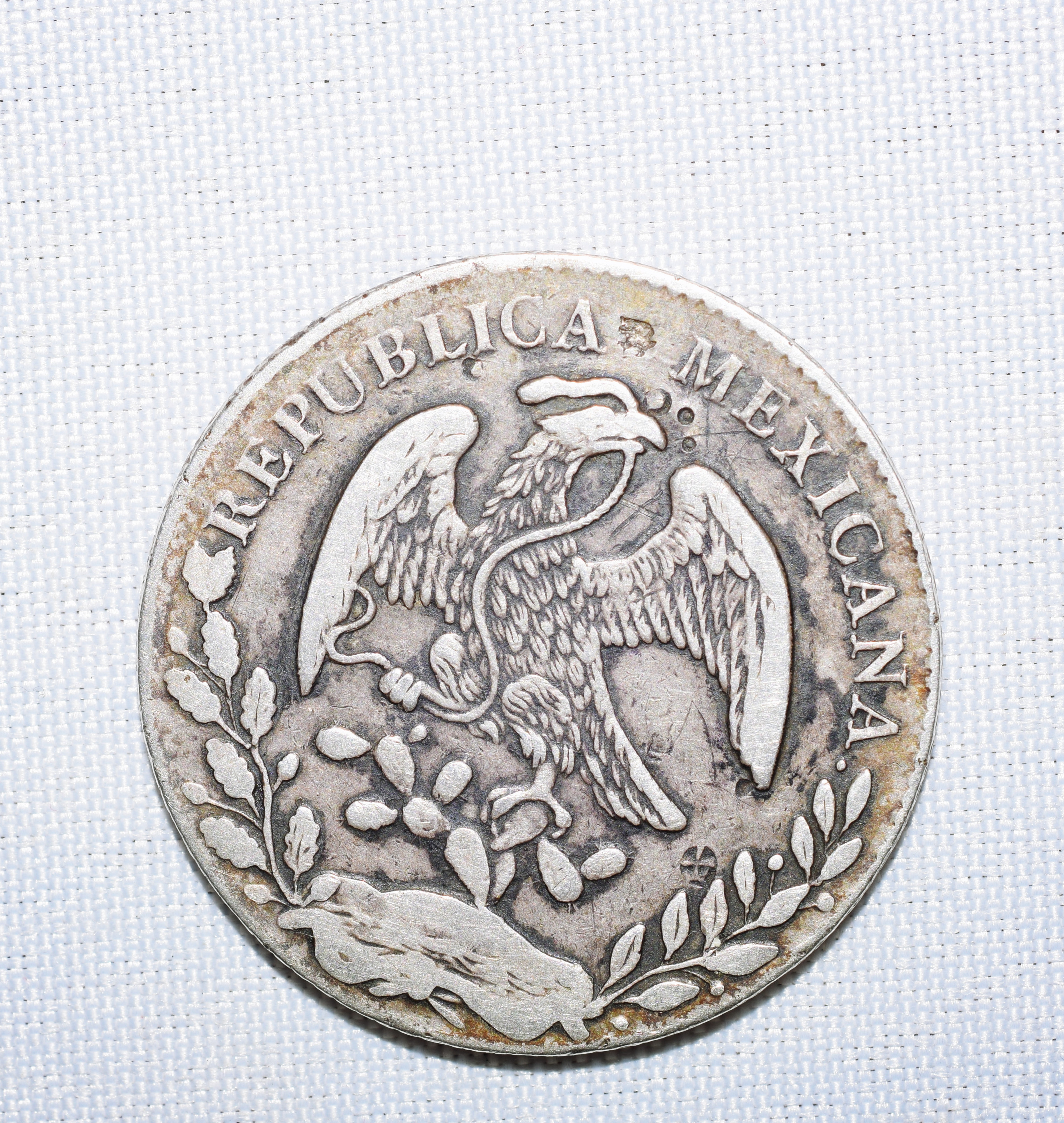 中外货币文化交流鹰洋币