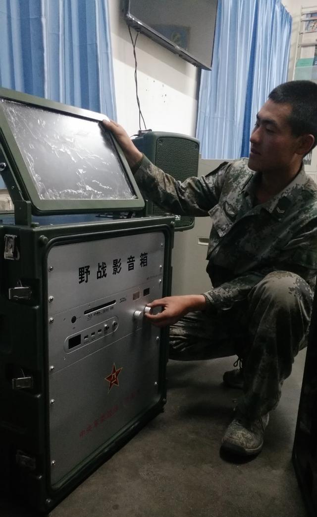 解放军装备野战卡拉ok!闲时吼两嗓子利于提高战斗力