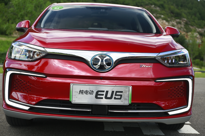 续航500公里 北汽新能源eu5补贴后12.99万元起售_凤凰网汽车_凤凰网