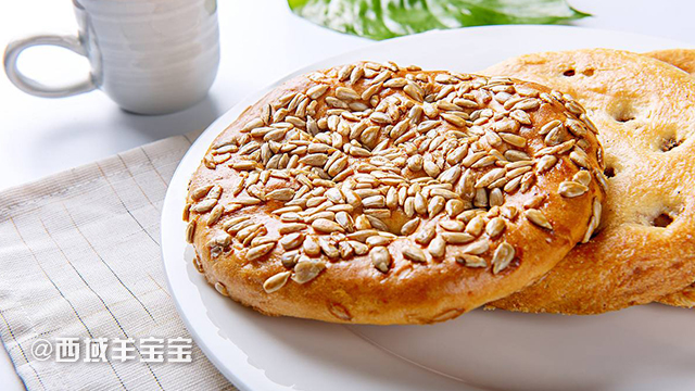 新疆的特色菜肴——馕包肉__凤凰网