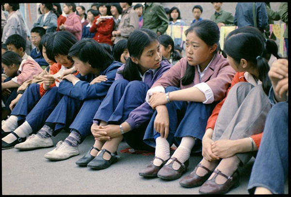 万张照片记录上世纪80年代北京中学生最闪光的是充满希望