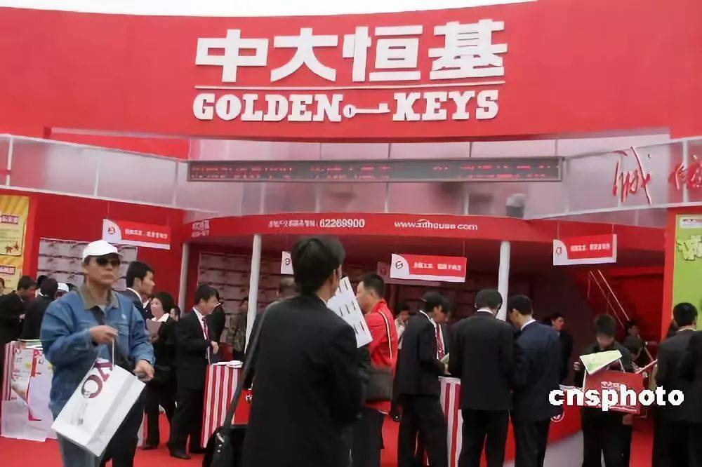 中大恒基的创始人刘益良1990年在河南老家带着小口径手枪和猎枪打完猎