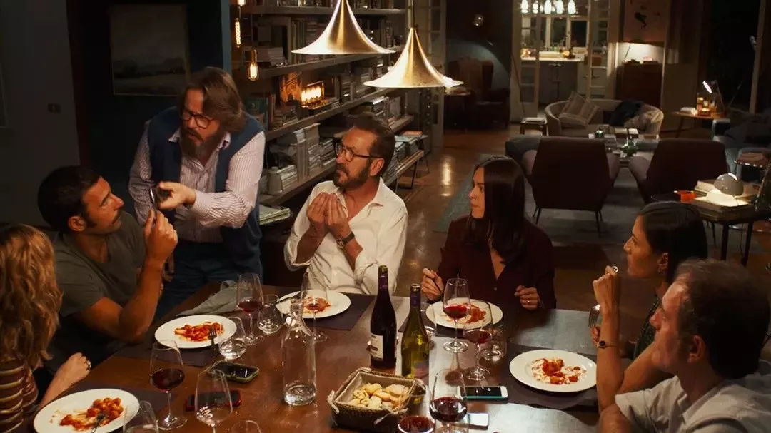 看的时候想起一部日本电影《二重生活》的台词