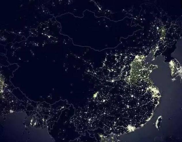 夜晚从太空中看中国,你会发现东西部的差距太大了!__凤凰网