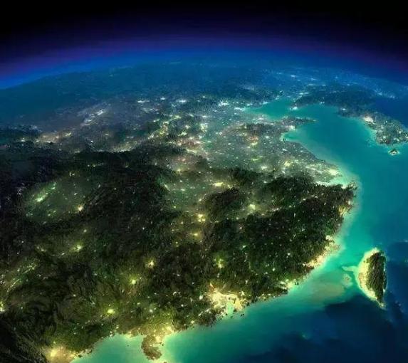 震撼夜晚从太空中看中国你会发现东西部的差距太大了