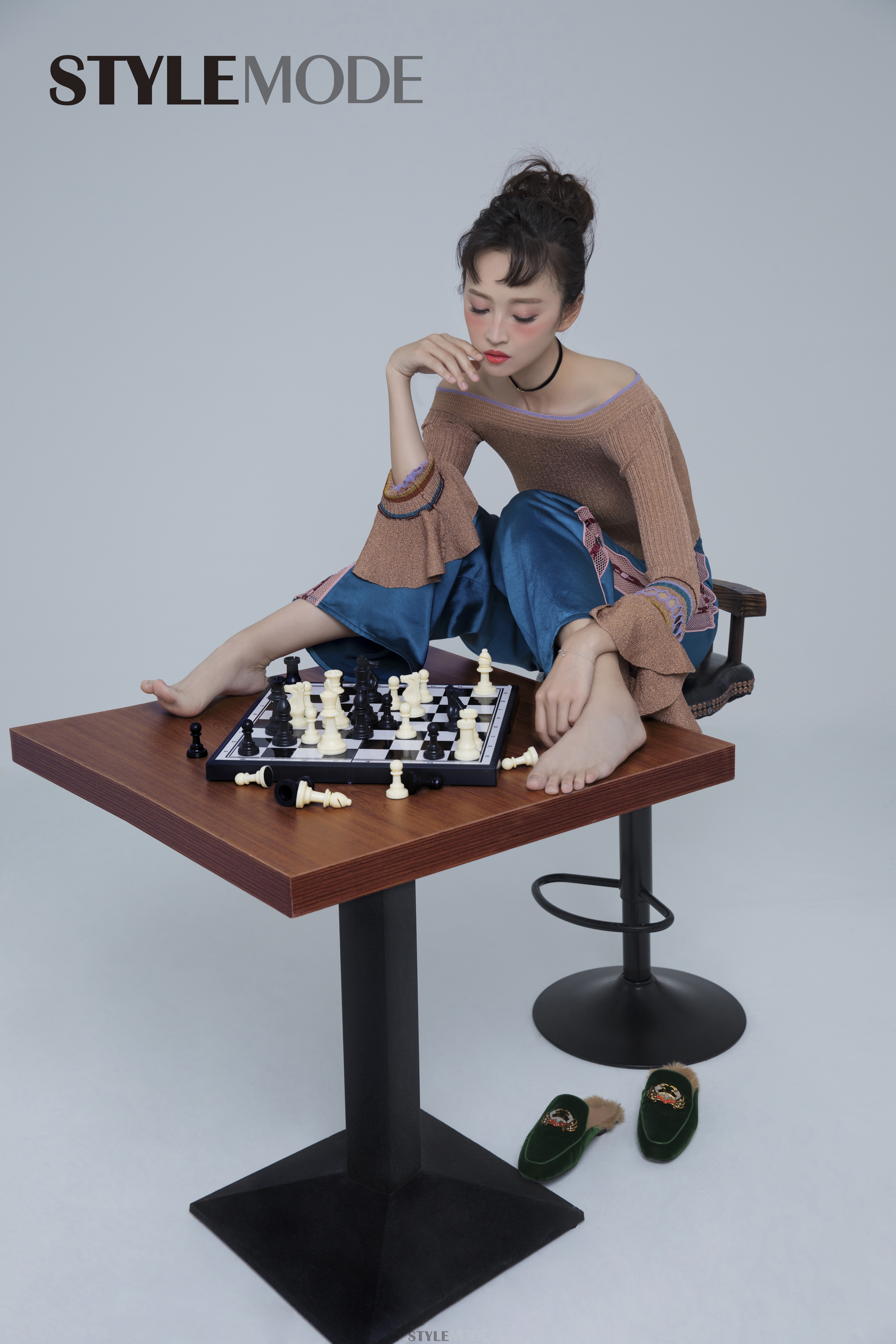 演员虞朗教你早秋穿搭如何气场全开