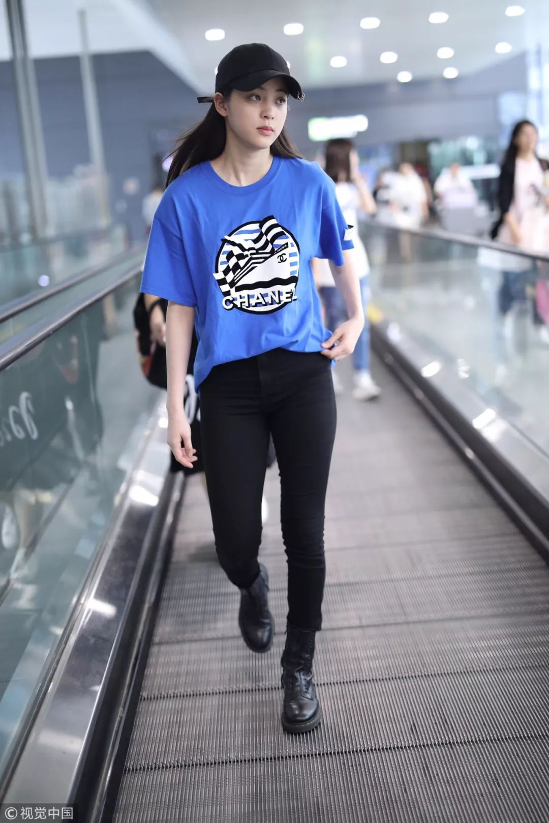 三伏天都要穿出门女明星们是有多爱ta