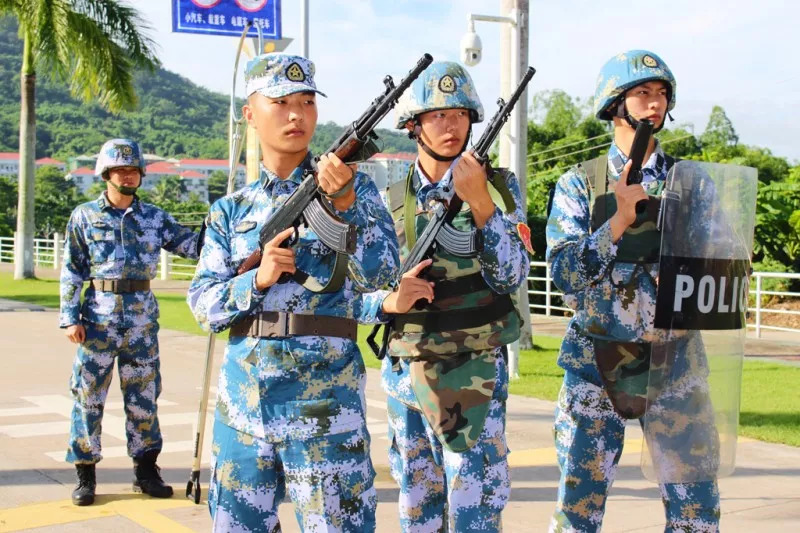 我是机场警卫兵,这是我的名片