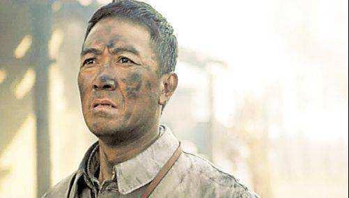 李云龙平反后的追悼会上,出现3个老军人,一进