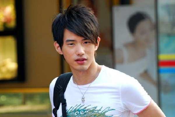 而要说起五位铠甲勇士中最帅的炎龙侠,吴建飞其实也一直有在接拍电视