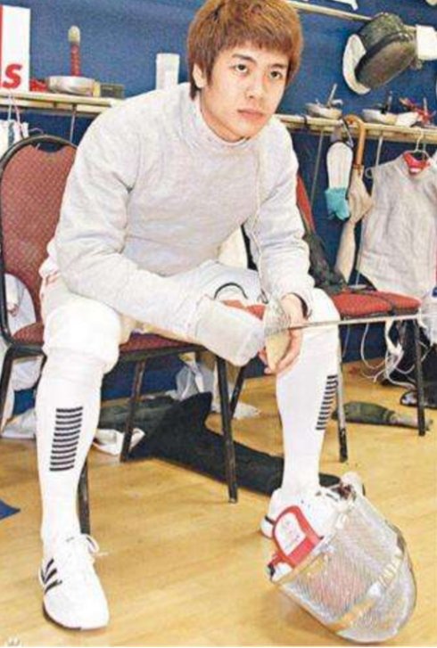 > 正文 韩东君出生于体育世家,父亲曾是国家八一队的越野摩托车运动员