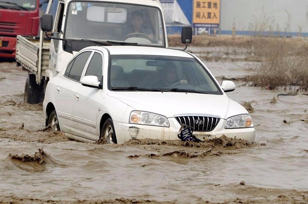 汽车涉水时到底该不该过老司机水深达到这个位置就别过了