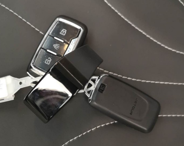 国产8at奇瑞捷途x70提车竟然给了三把钥匙