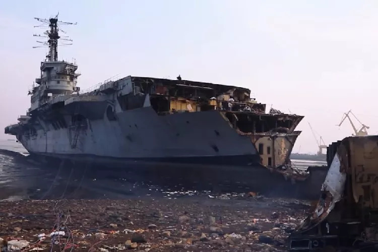 80000吨核动力航母报废,光拆解要花100亿,建造难拆解更难