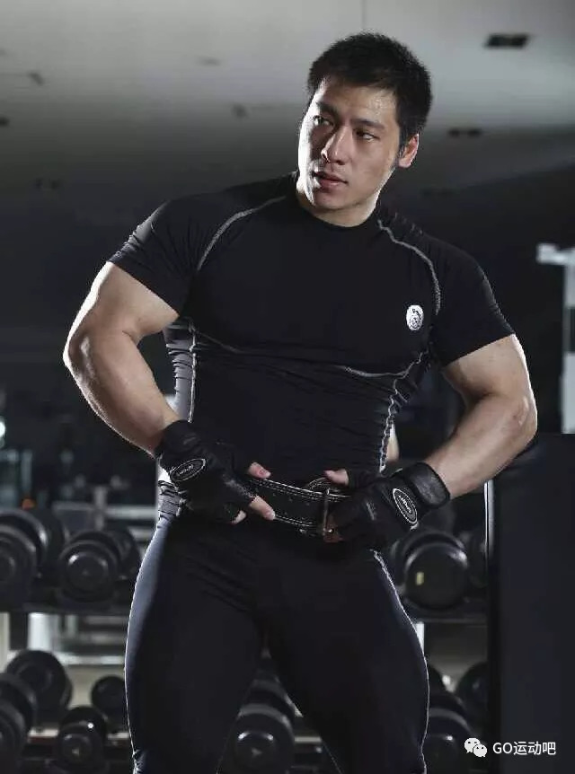 人物专访·华波丨16岁就能卧推320斤,"小鲜肉""娘炮们"会瞬间尴尬吗?