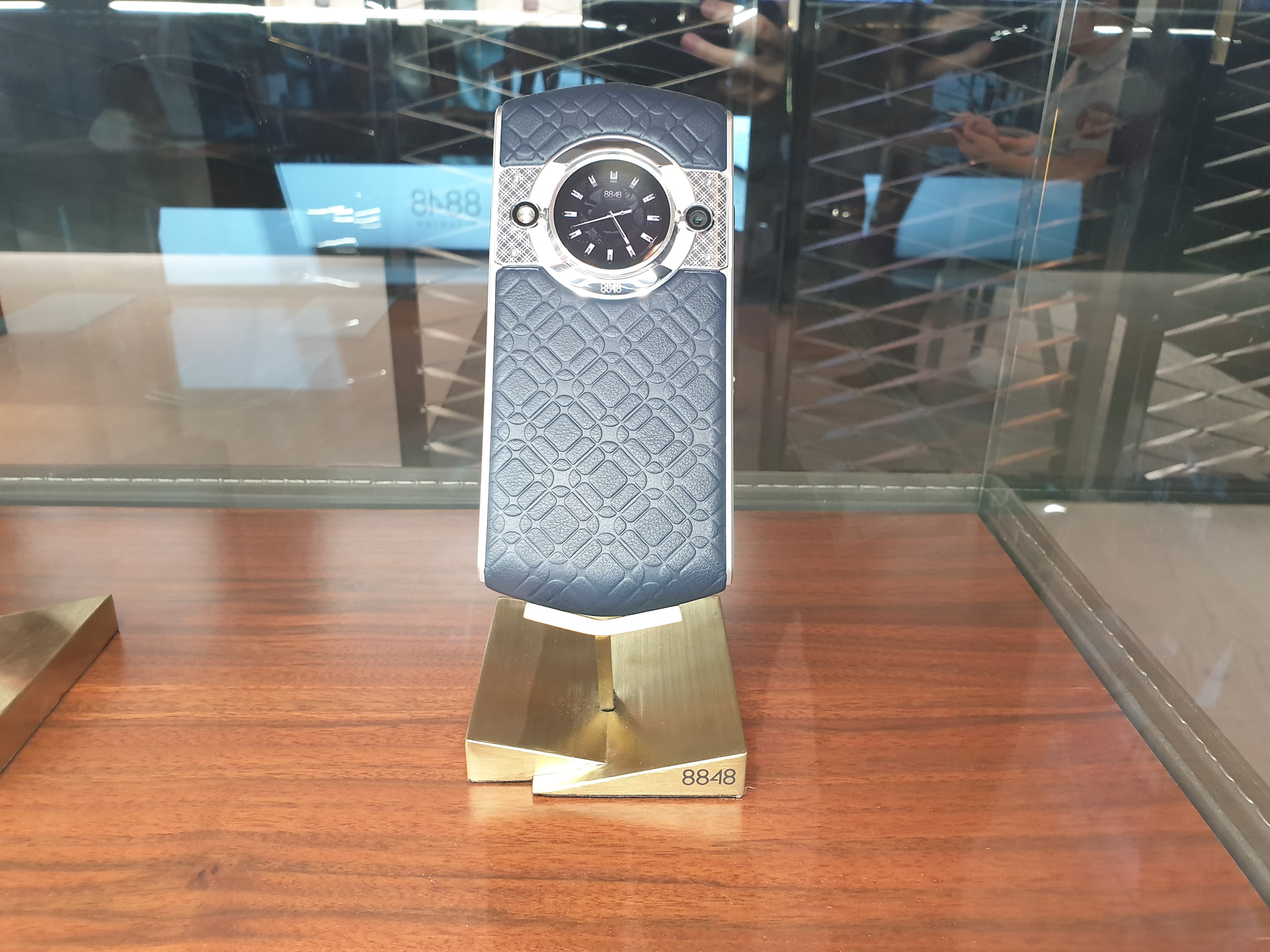 8848钛金手机m5真机图赏 贵有贵的理由