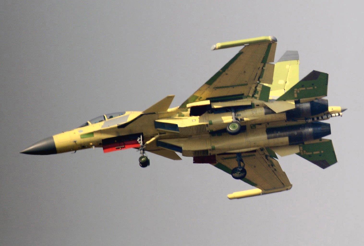 歼15d歼-15歼15近照歼-15轮舱歼15电子战机歼-16 电子战歼15电子战型