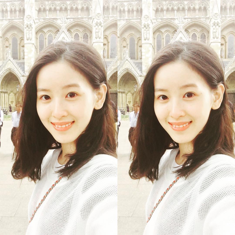 甚至有人拿奶茶妹妹的照片 和"疑似女主"作对比