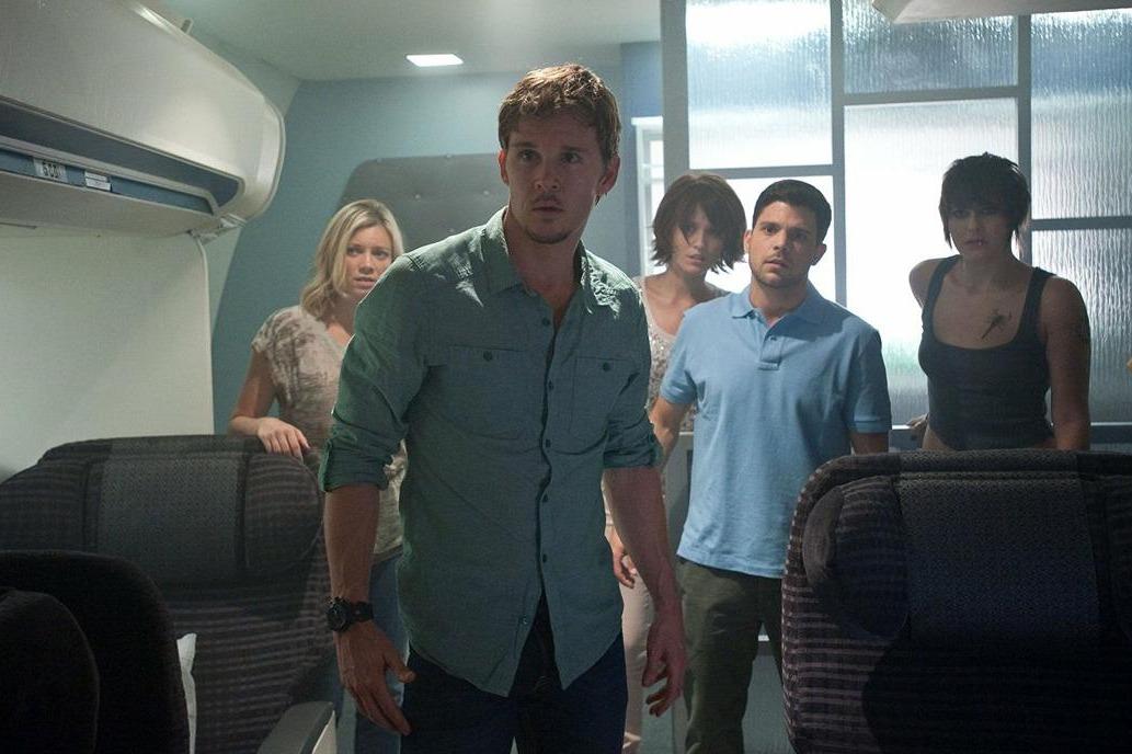 夜晚三点半: 5分钟带你看完美国经典恐怖电影《7500航班》