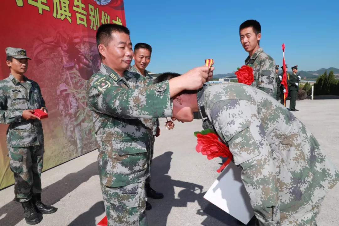 雄鹰特战旅旅长徐文丰图片