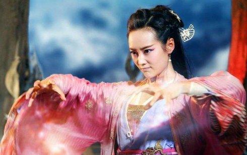 两度合作张艺谋,花千骨扮霓漫天成名《如懿传》演令妃再次爆红