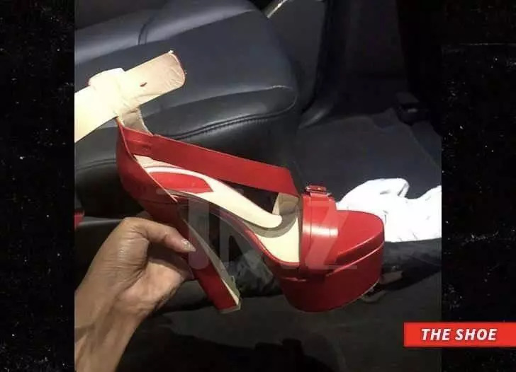 隔空对骂,扔鞋爆头,女rapper亲自下场撕逼吓死我