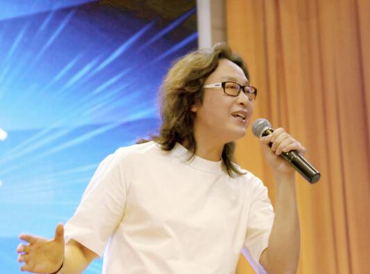 满脑子都是他的音乐访著名音乐艺术家谢军