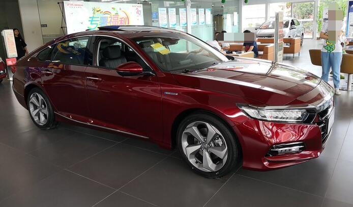 喜提全国首台顶配混动十代雅阁,宝石红色太亮眼,车主:展车也买_凤凰网