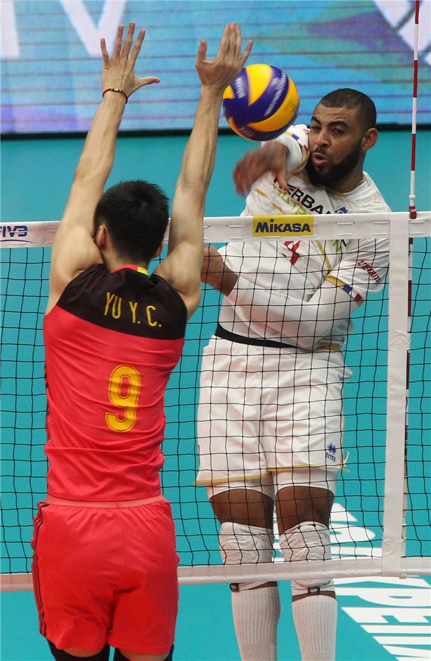 中国男排连救五局点难赢一局 新锐二传失误背黑锅