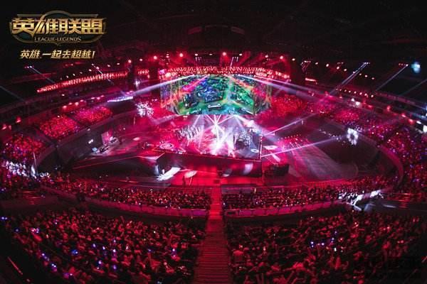 snake基地豪华到爆炸!omg:那我呢?rng:我告诉你什么叫"皇族"