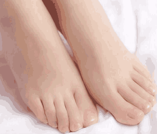 还要有一双足形优美的双脚才是根本啊.各位mm们可千万别输在细节上.