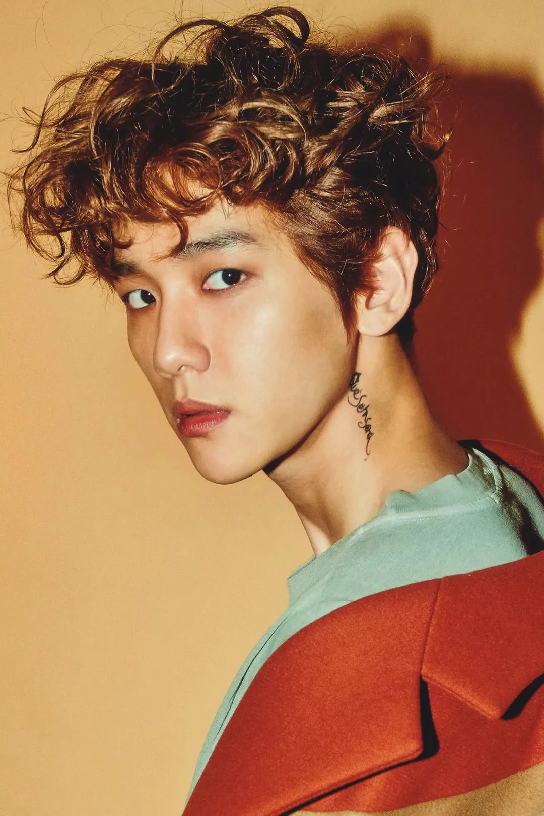 像边伯贤这样在侧颈位置的纹身也很别致这样的图案身上纹我才想叫你