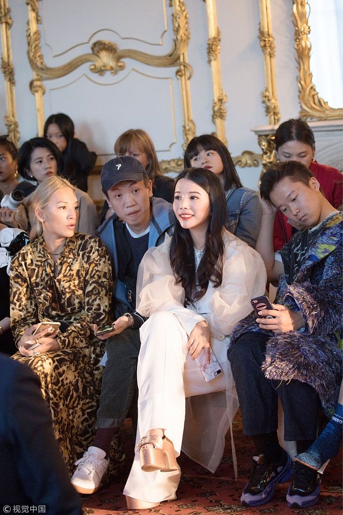 余晚晚亮相时装周观秀 纯白look优雅大气,柳素英,柳絮,柴可夫斯基,猪